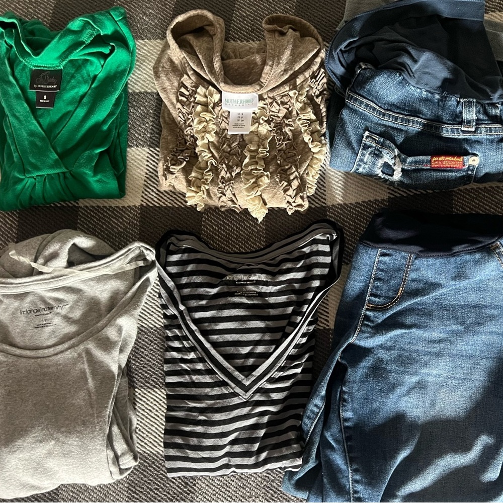 Bundle of Maternity Clothes, size Small